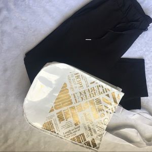 Lululemon “ On The Fly Pant” , only worn once!